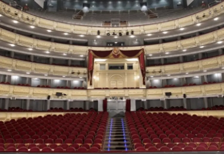 UN TEATRO, TEATRO!