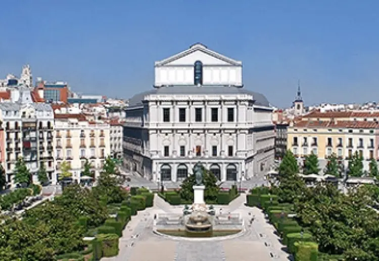 UN TEATRO, TEATRO!