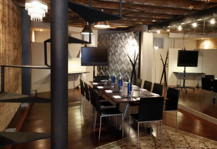 ESPACIO PRIVADO PARA TUS REUNIONES