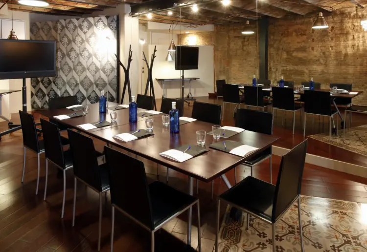 ESPACIO PRIVADO PARA TUS REUNIONES