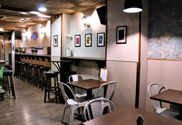 Hermoso GastroBar con espacio multiuso