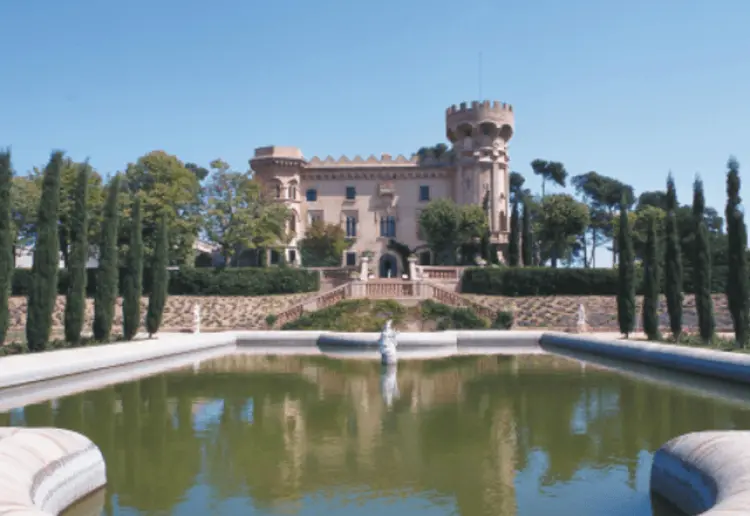 Castillo en las afueras de Barcelona