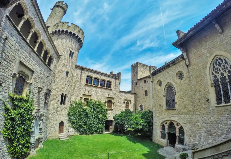 Castillo del siglo XI a 40 minutos de Barcelona
