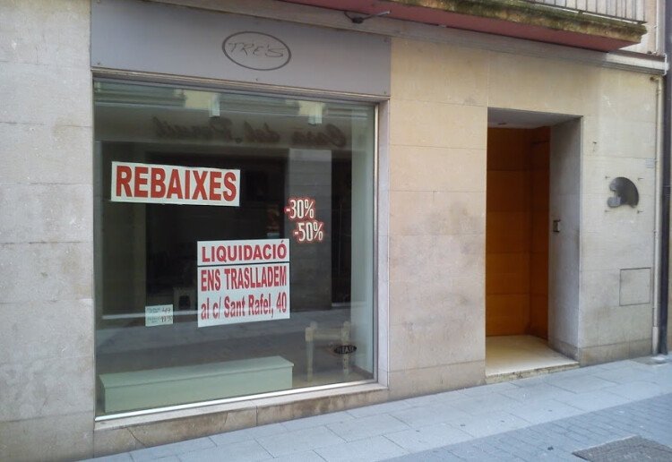 Local en Calle Coomercial con licencia ALIMENTÀRIA en comercio