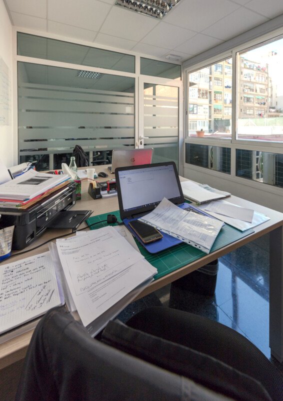Despacho luminoso junto a la Sagrada Familia