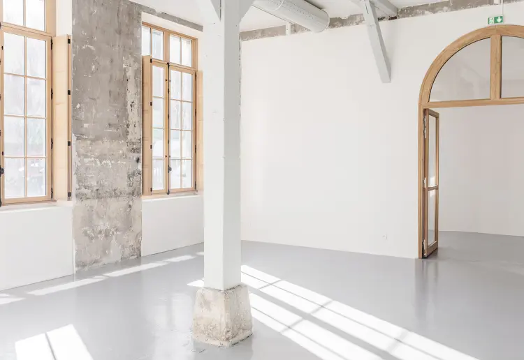 Showroom with majestic arches in the 11th arrondissement