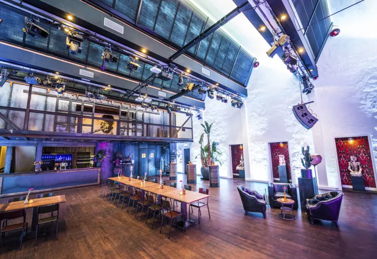Een indrukwekkend hoge kamer van 200 m² in Amsterdam