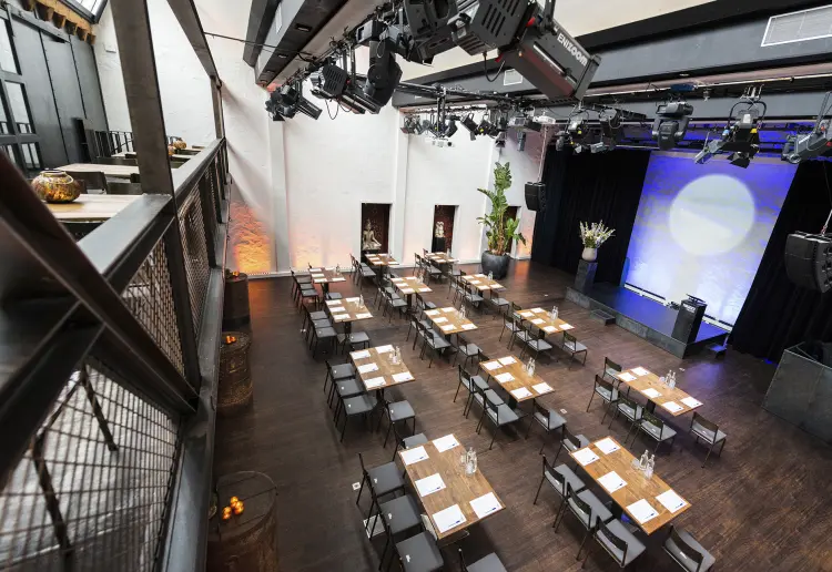 Een indrukwekkend hoge kamer van 200 m² in Amsterdam