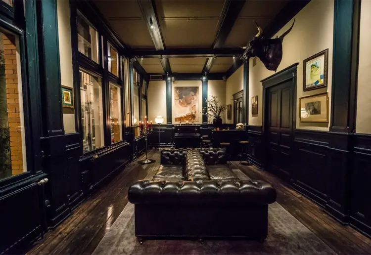 Een indrukwekkend hoge kamer van 200 m² in Amsterdam