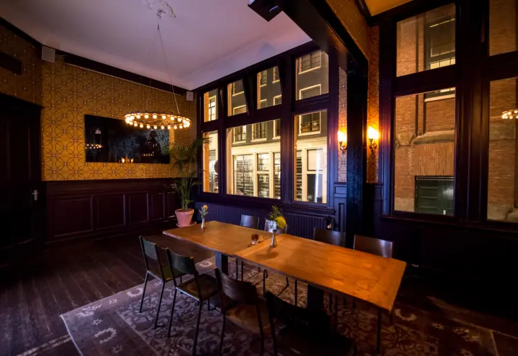 Een indrukwekkend hoge kamer van 200 m² in Amsterdam