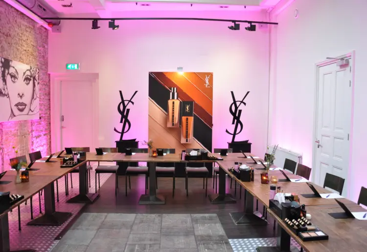 Een indrukwekkend hoge kamer van 200 m² in Amsterdam