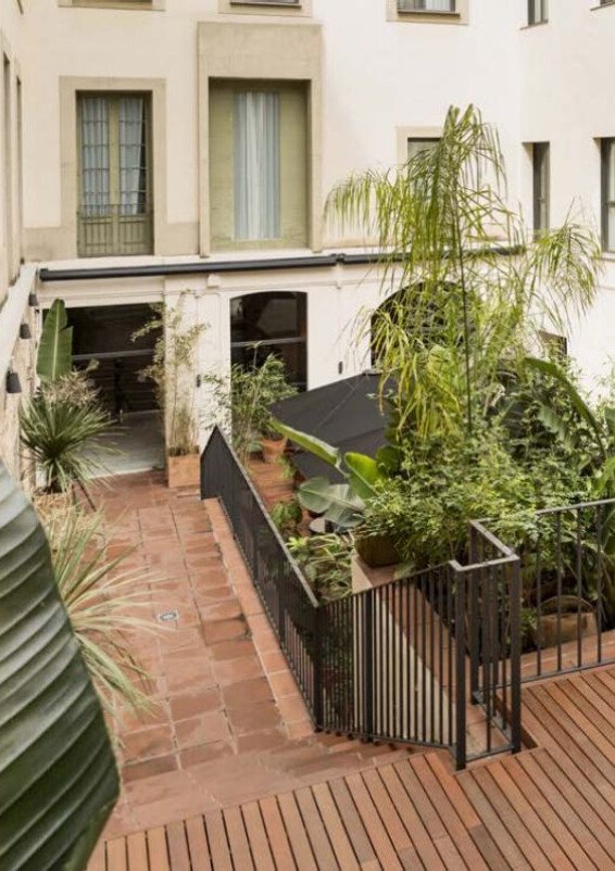 Jardín con encanto a pocos pasos de Las Ramblas