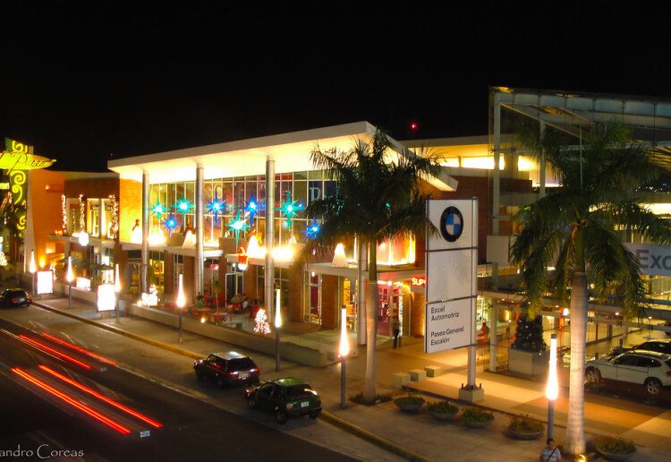 C.C El Paseo bajo petición