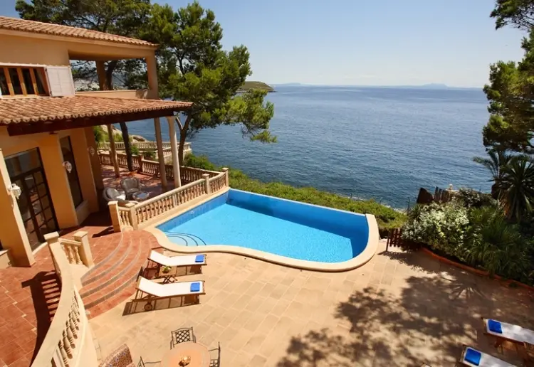 Spectacular Sea Front Villa