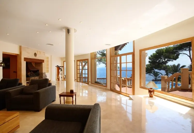 Spectacular Sea Front Villa