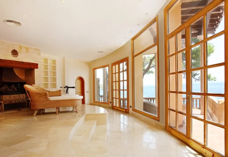 Spectacular Sea Front Villa