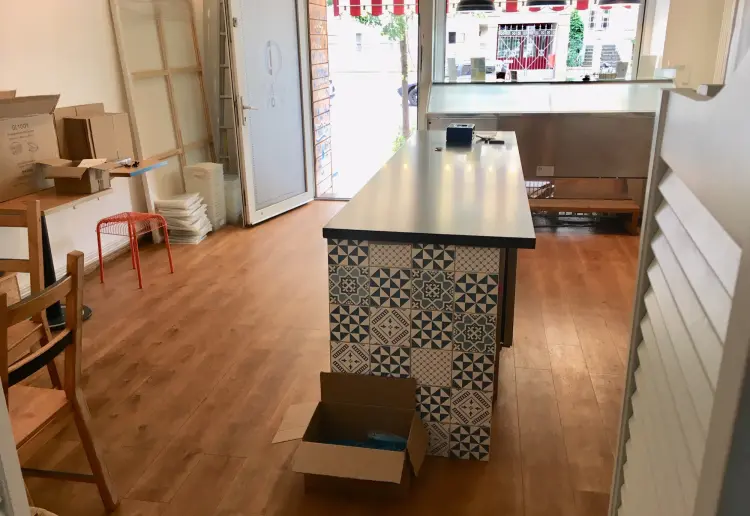 Shop in central location for rent from nov-march