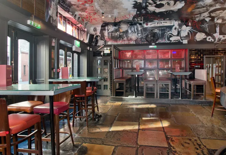 Two-floor bar with capacity of 300 people