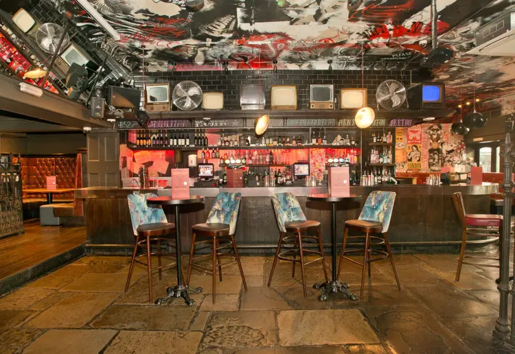 Two-floor bar with capacity of 300 people