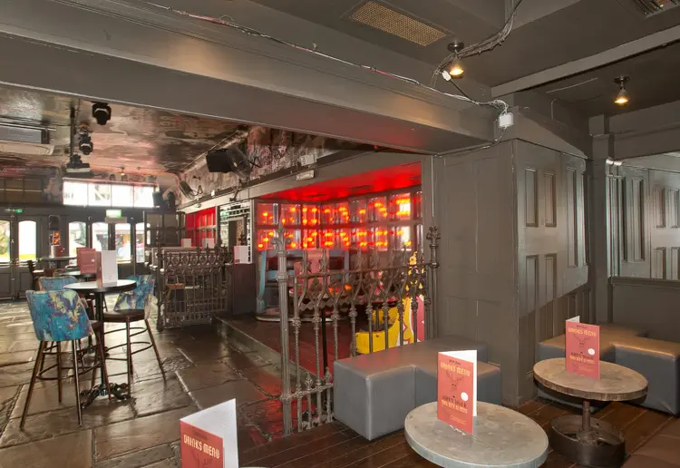 Two-floor bar with capacity of 300 people