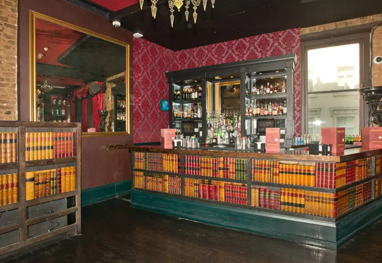Two-floor bar with capacity of 300 people