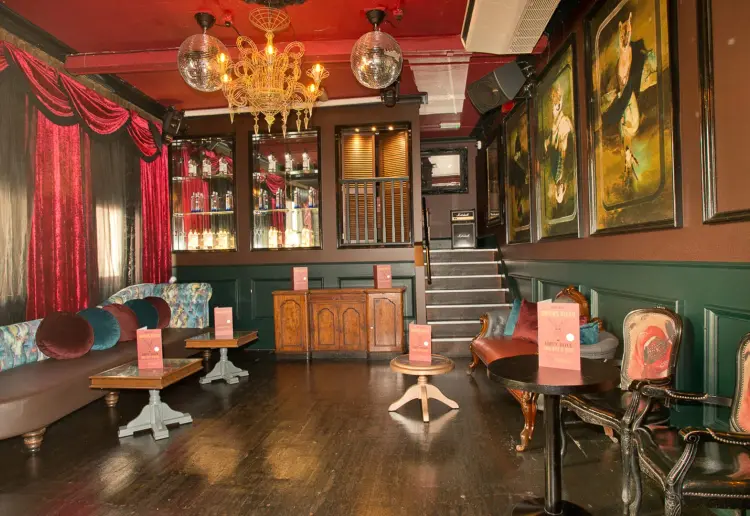 Two-floor bar with capacity of 300 people