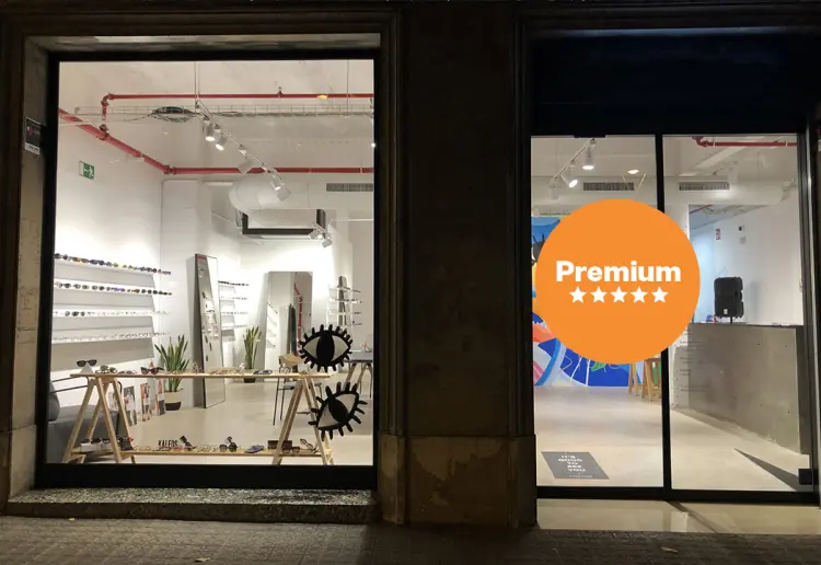 ESPACIO EN BLANCO DIÁFANO Y VERSÁTIL CON ESTILO INDUSTRIAL
