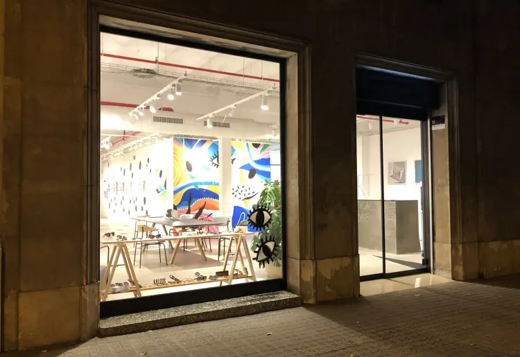 ESPACIO EN BLANCO DIÁFANO Y VERSÁTIL CON ESTILO INDUSTRIAL
