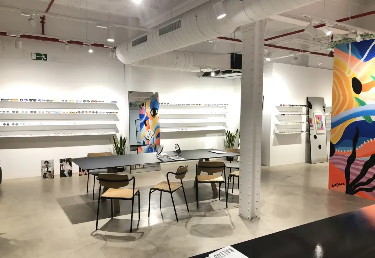 ESPACIO EN BLANCO DIÁFANO Y VERSÁTIL CON ESTILO INDUSTRIAL
