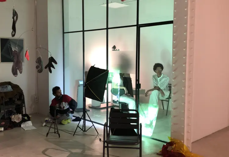 ESPACIO EN BLANCO DIÁFANO Y VERSÁTIL CON ESTILO INDUSTRIAL