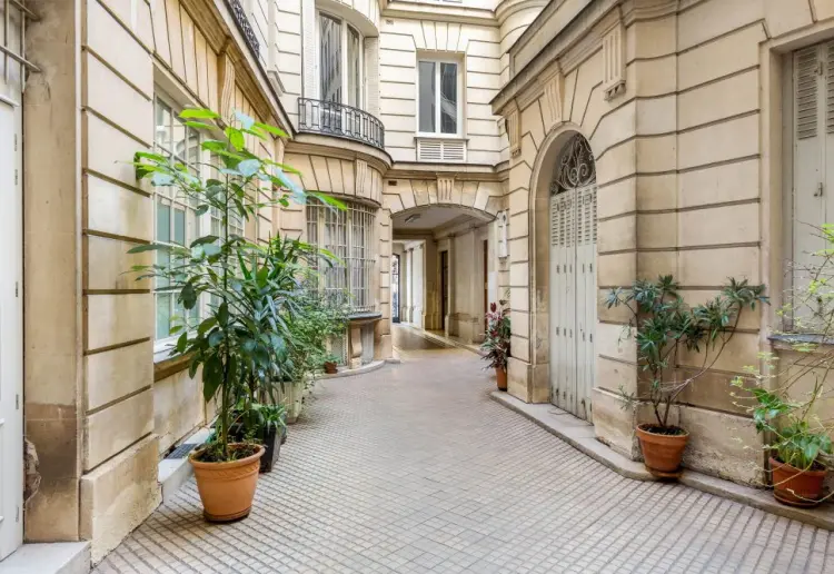Elegant gallery in Marais district