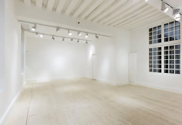 Gallery in Rue du Temple - Le Marais