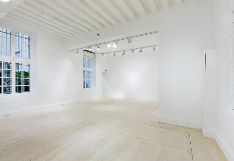 Gallery in Rue du Temple - Le Marais