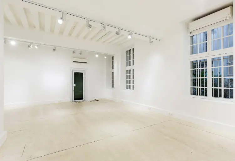 Gallery in Rue du Temple - Le Marais