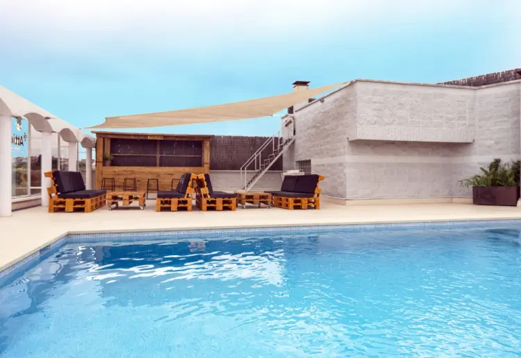 Ático con terraza y piscina para eventos