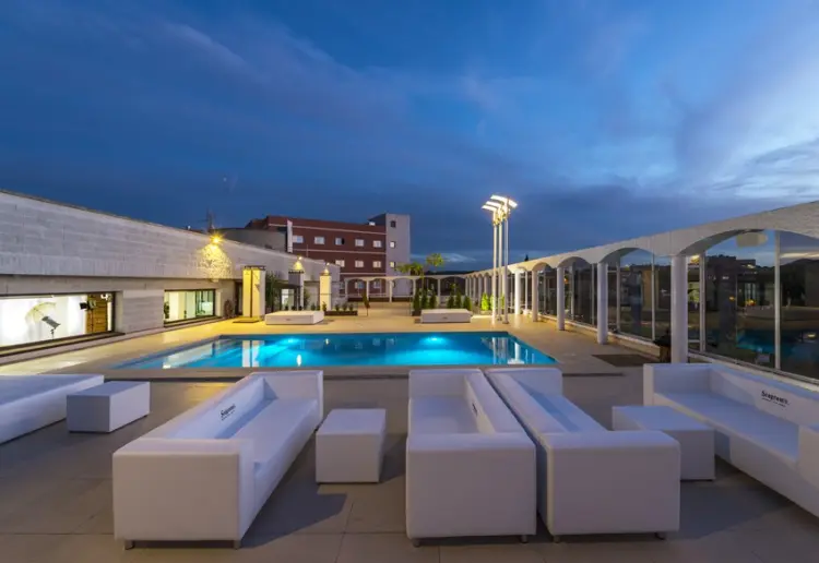 Ático con terraza y piscina para eventos