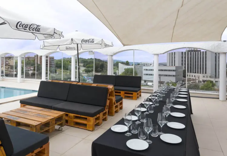 Ático con terraza y piscina para eventos