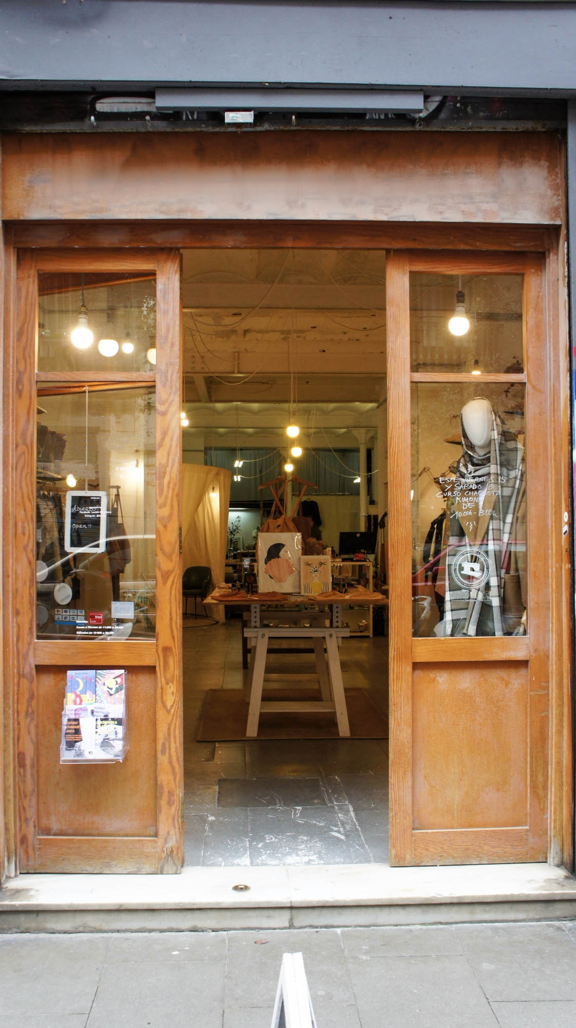 Nice industrial space in a commercial area in the center of Barcelona