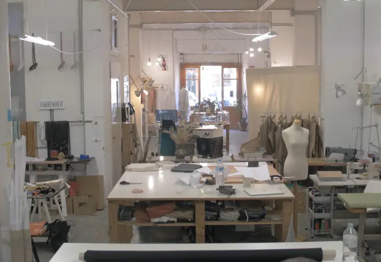 Nice industrial space in a commercial area in the center of Barcelona