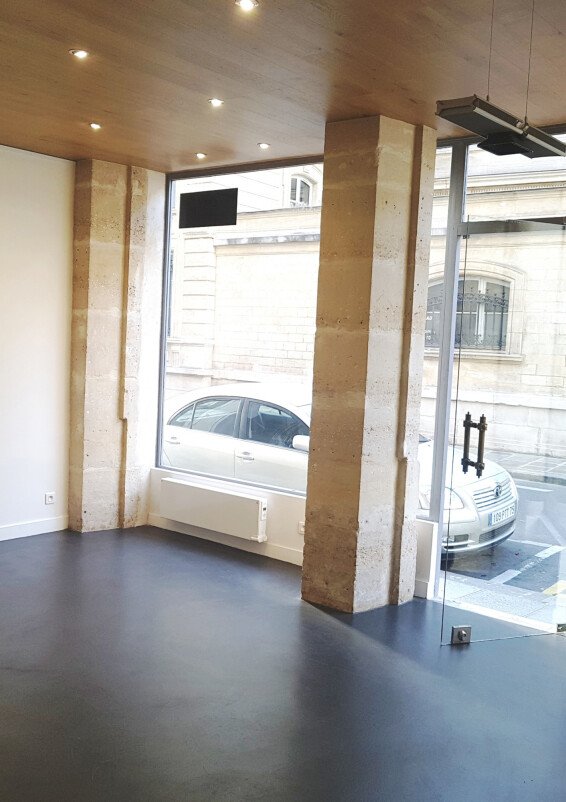 Bright boutique in Le Marais Paris