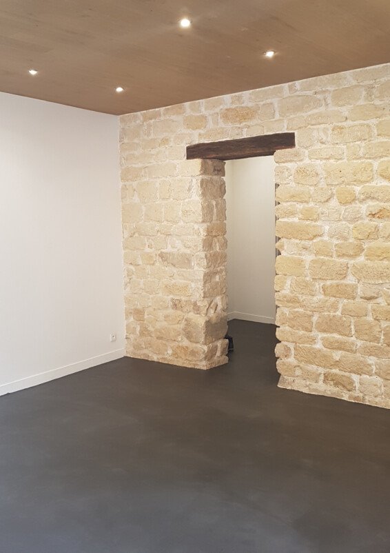Bright boutique in Le Marais Paris