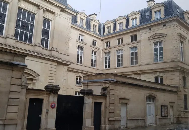 Bright boutique in Le Marais Paris