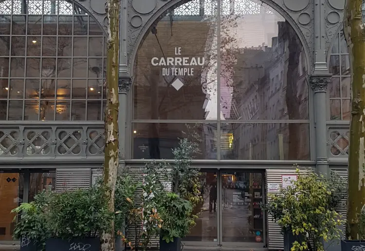 Bright boutique in Le Marais Paris