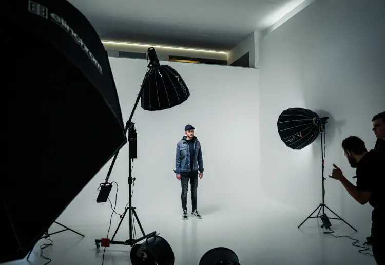 Clean white studio with limbo for photo shoots, workshops and events