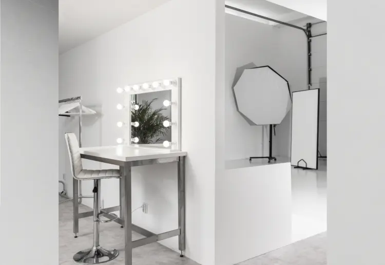Clean white studio with limbo for photo shoots, workshops and events
