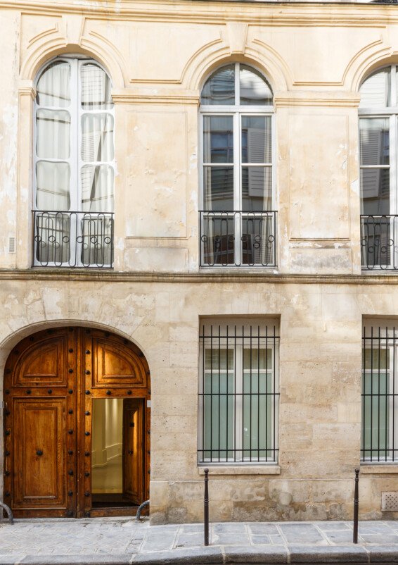 Beautiful showroom in the heart of Paris
