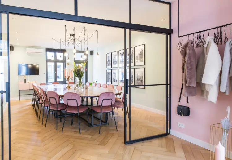 Pop-up store, workshops, exposities, meetings of babyshowers.
