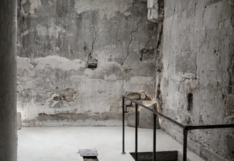 Brutalist hideout in the heart of Paris
