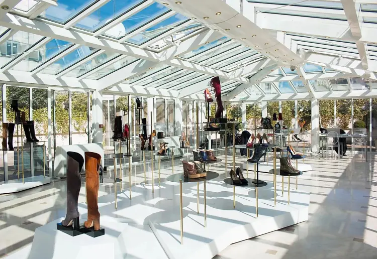 An adaptable and spacious terrace to host your events