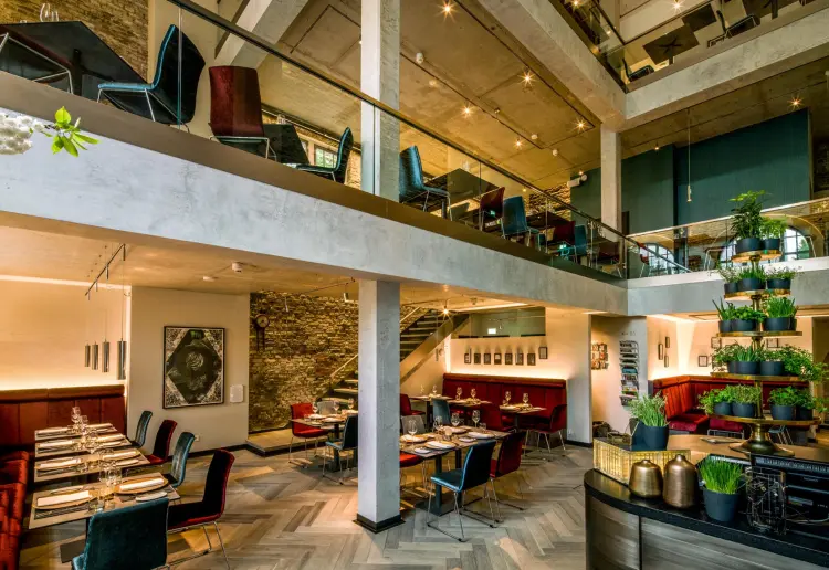 Restaurant mit Bar und Terrasse im Stadtbad -  Berlin Prenzlauer Berg